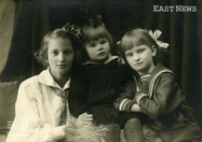 Julia Hartwig z siostrami Zofią i Heleną