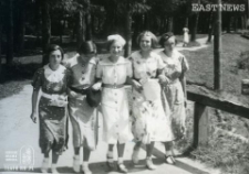 Julia Hartwig wraz z koleżankami w Nowym Targu