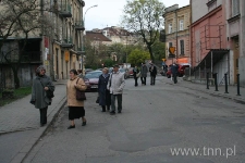 Przejście pod dom rodzinny Henia Żytomirskiego na ulicę Szewską 3 - "Listy do Henia" 2007