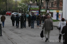 Przejście pod dom rodzinny Henia Żytomirskiego na ulicę Szewską 3 - "Listy do Henia" 2007