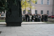 Przy Pomniku Ofiar Getta - "Listy do Henia" 2007