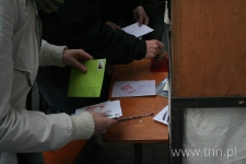 Stemplowanie i wysyłanie list&oacute;w do Henia Żytomirskiego - "Listy do Henia" 2007