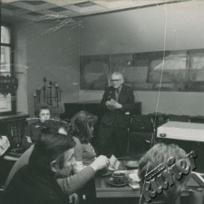 Plastyk Alfred Lenica na spotkaniu w klubie MPiK