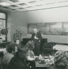 Plastyk Alfred Lenica na spotkaniu w klubie MPiK