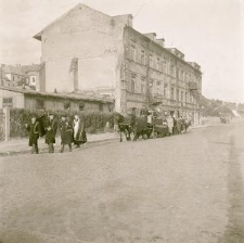 Kondukt pogrzebowy na ulicy Ruskiej w Lublinie