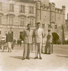 Mężczyźni na placu Władysława Łokietka w Lublinie