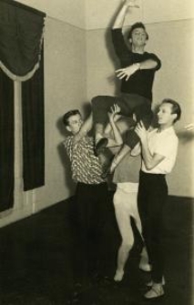 Tancerze Teatru Muzycznego w Lublinie podczas pr&oacute;by choreograficznej