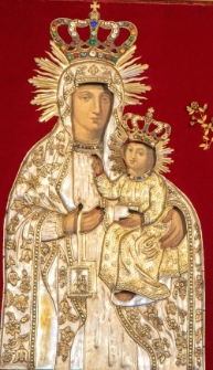 Sukienka na obraz Matki Bożej Szkaplerznej