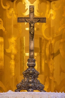 Barokowy krzyż ołtarzowy