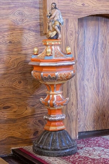 Chrzcielnica w stylu regencyjnym