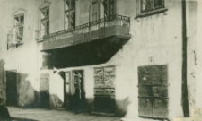 Widok elewacji kamienicy przy ulicy Bramowej