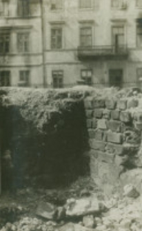 Fragment muru dawnego grobowca Lubomelskich w kościele św. Michała