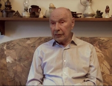 Przed bombardowaniami ukryliśmy się w gaj&oacute;wca państwa Lotz&oacute;w - Romuald Kołodziejczyk - fragment relacji świadka historii [WIDEO]