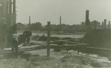 Naprawa wału na Bystrzycy koło jazu w Lublinie. Fotografia