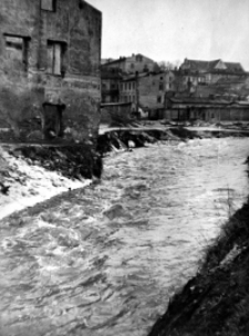 Ulica Browarna w czasie powodzi w Lublinie w 1947 roku. Fotografia