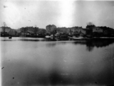 Rzeka Czerniejówka w czasie powodzi w Lublinie w 1947 roku. Fotografia