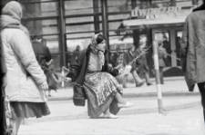 Kobieta na ulicy Nadstawnej w Lublinie