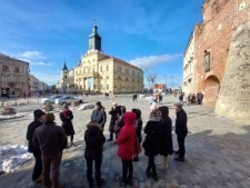 Uczestnicy spaceru "Miłość staropolska"