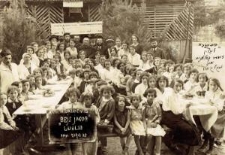 Uczniowie i nauczyciele szkoły Beit Yaakov podczas kolonii w Zaklikowie