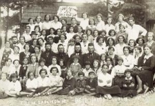 Uczniowie i nauczyciele szkoły Beit Yaakov podczas kolonii w Zaklikowie