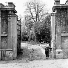 Brama kościoła pobernardyńskiego pw. Nawrócenia św. Pawła w Lublinie