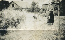 Katarzyna Wąsik podczas pracy w gospodarstwie w Modliborzycach