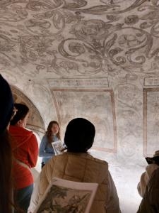 Prezentacja wzor&oacute;w graficznych w Piwnicy pod Fortuną