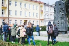 Spacer śladami Henia Żytomirskiego – Dzień Pamięci o Holokauście i Przeciwdziałaniu Zbrodniom przeciwko Ludzkości 2023