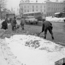 Odśnieżanie na Krakowskim Przedmieściu w Lublinie