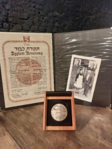 Dyplom i medal Marii i Stanisława Jabłońskich &ndash; Sprawiedliwych wśr&oacute;d Narod&oacute;w Świata