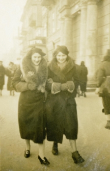 Przechodnie na Krakowskim Przedmieściu w Lublinie