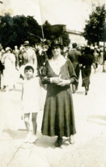 Przechodnie na Krakowskim Przedmieściu w Lublinie