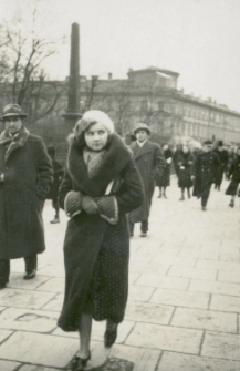 Przechodnie na Krakowskim Przedmieściu w Lublinie