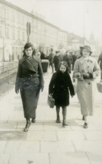 Przechodnie na Krakowskim Przedmieściu w Lublinie