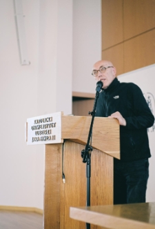 Tomasz Pietrasiewicz, dyrektor Ośrodka "Brama Grodzka-Teatr NN", podczas podsumowania projektu Persecution Through Their EYES.