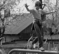 Chłopiec na ulicy Dzierżawnej w Lublinie