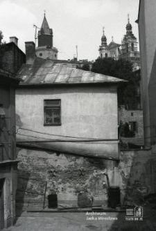 Podwórze kamienicy przy ulicy Żmigród 7 w Lublinie