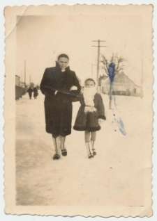 Alina Szubartowicz wraz z matką w Kraśniku