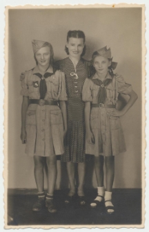 Janina Szubartowicz wraz z c&oacute;rkami