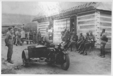 Podoficerowie 8 Pułku Piechoty Legionów w Lublinie w trakcie manewrów w okolicach Wytyczna