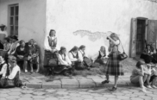 Kobiety w strojach ludowych w Kazimierzu Dolnym