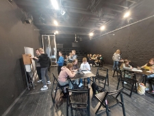 Uczniowie i uczennice podczas warsztatu "Listy do Henia"