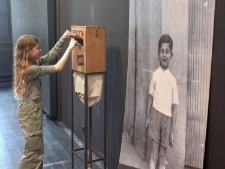 Uczniowie i uczennice podczas warsztatu "Listy do Henia"