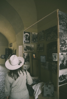 Miasto Poezji &bdquo;Przestrzeń dla Wierszy&rdquo; 2024 &ndash; instalacja: Brama. Miejsce Poezji