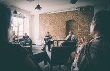 Miasto Poezji &bdquo;Przestrzeń dla Wierszy&rdquo; 2024 &ndash; Mieszkanie Poezji z Piotrem Mitznerem