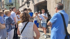 Spacery z Bramy: Spacer śladami fotografii staromiejskich podw&oacute;rek