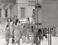 Przechodnie na Krakowskim Przedmieściu w Lublinie