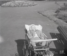 Dziecko w Ogrodzie Saskim w Lublinie