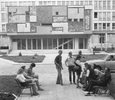 Studenci na placu M.C. Skłodowskiej w Lublinie