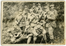 Albin Aleksander Kulik wśr&oacute;d żołnierzy podczas służby wojskowej